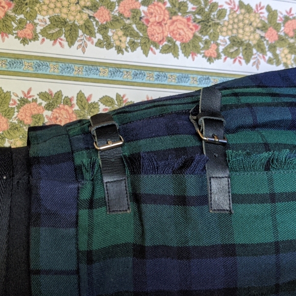 Plaid Pleated Skirt - Picture 3 of 6